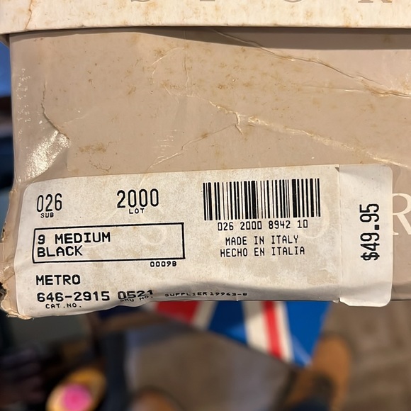 Like new women’s Worthington sport size 9. Medium shoes in black - Picture 3 of 8